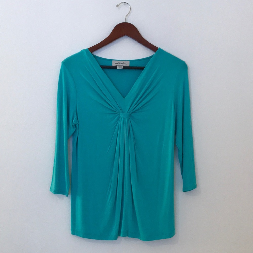 TIFFANY BLUE DETAILED TOP!